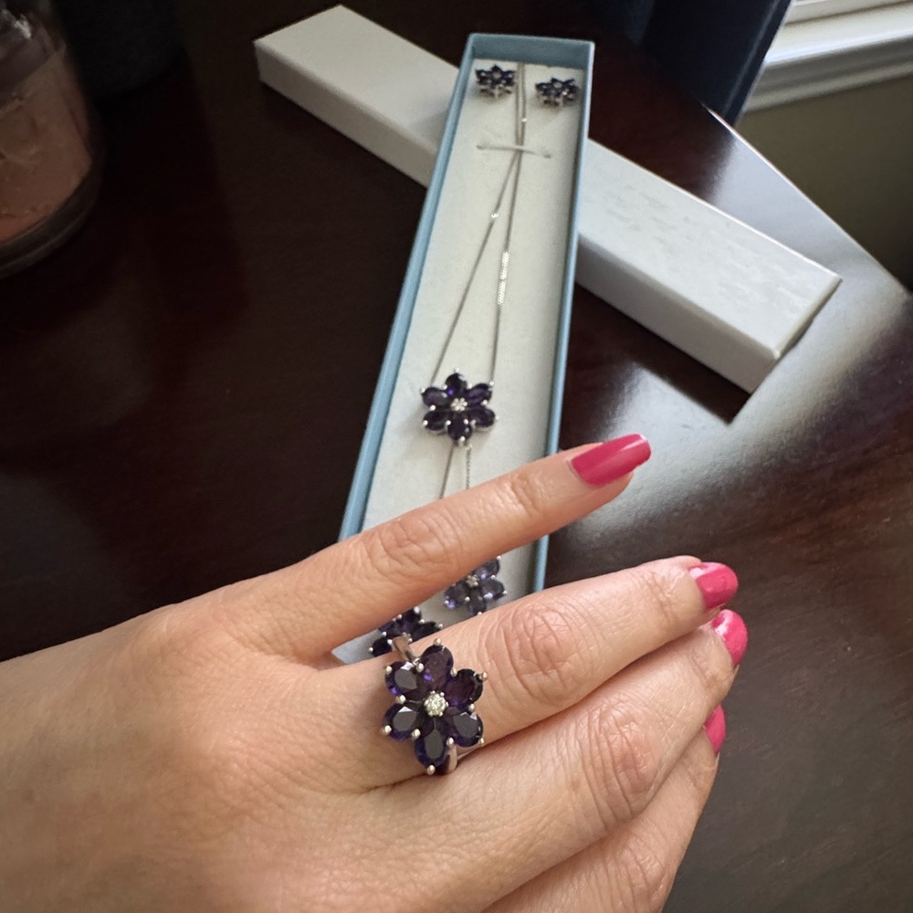 Elegant Vera Wang Purple Flower Necklace set earrings and ring - Picture 4 of 4